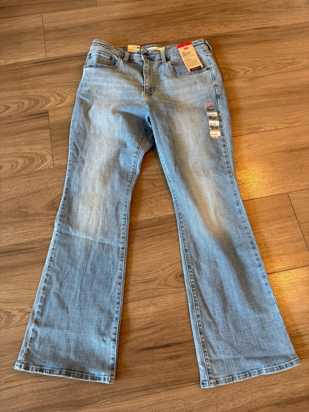 Levi’s 725 High Rise Bootcut Jeans 30x30 Light Wash NWT Stretch